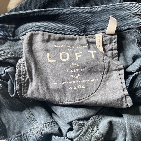 Ann Taylor Loft 30/10 Curvy Straight Jeans - Picture 5 of 6